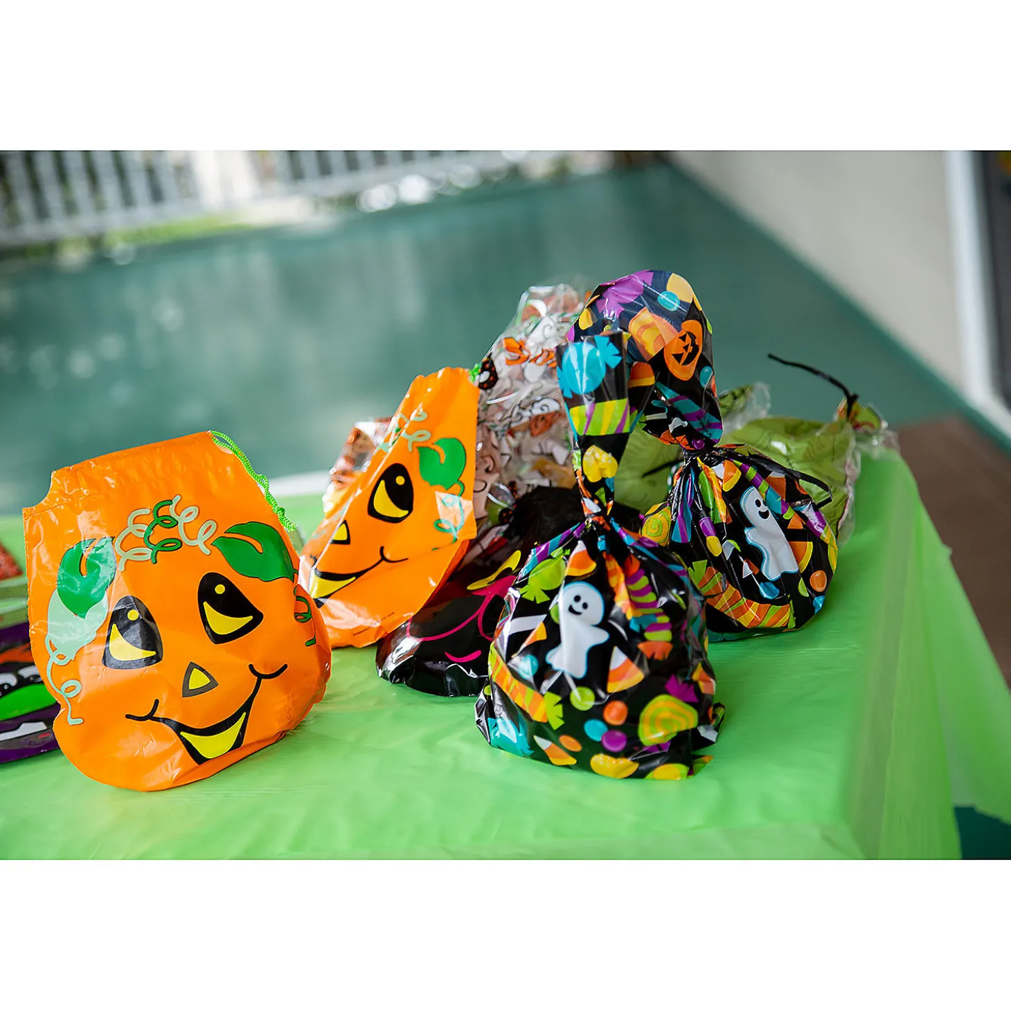 5" X 11 1/2" Halloween Ghost Cellophane Treat Bags - 12 Pc.