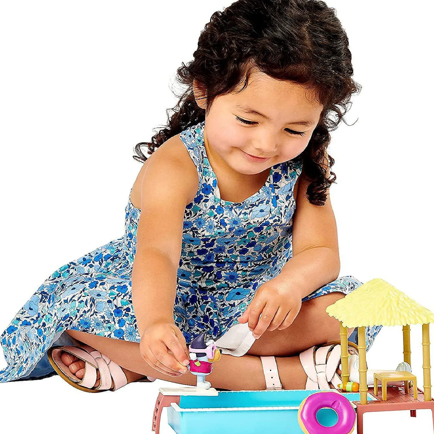 Bluey Pool Playset And Figure 2.5-3 Inch Articulated Figure And Accessories