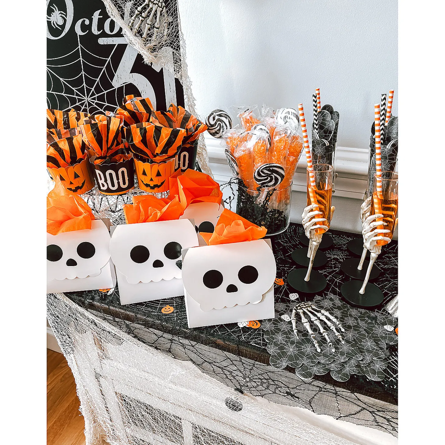 Halloween Skull Head Treat Boxes - 12 Pc.
