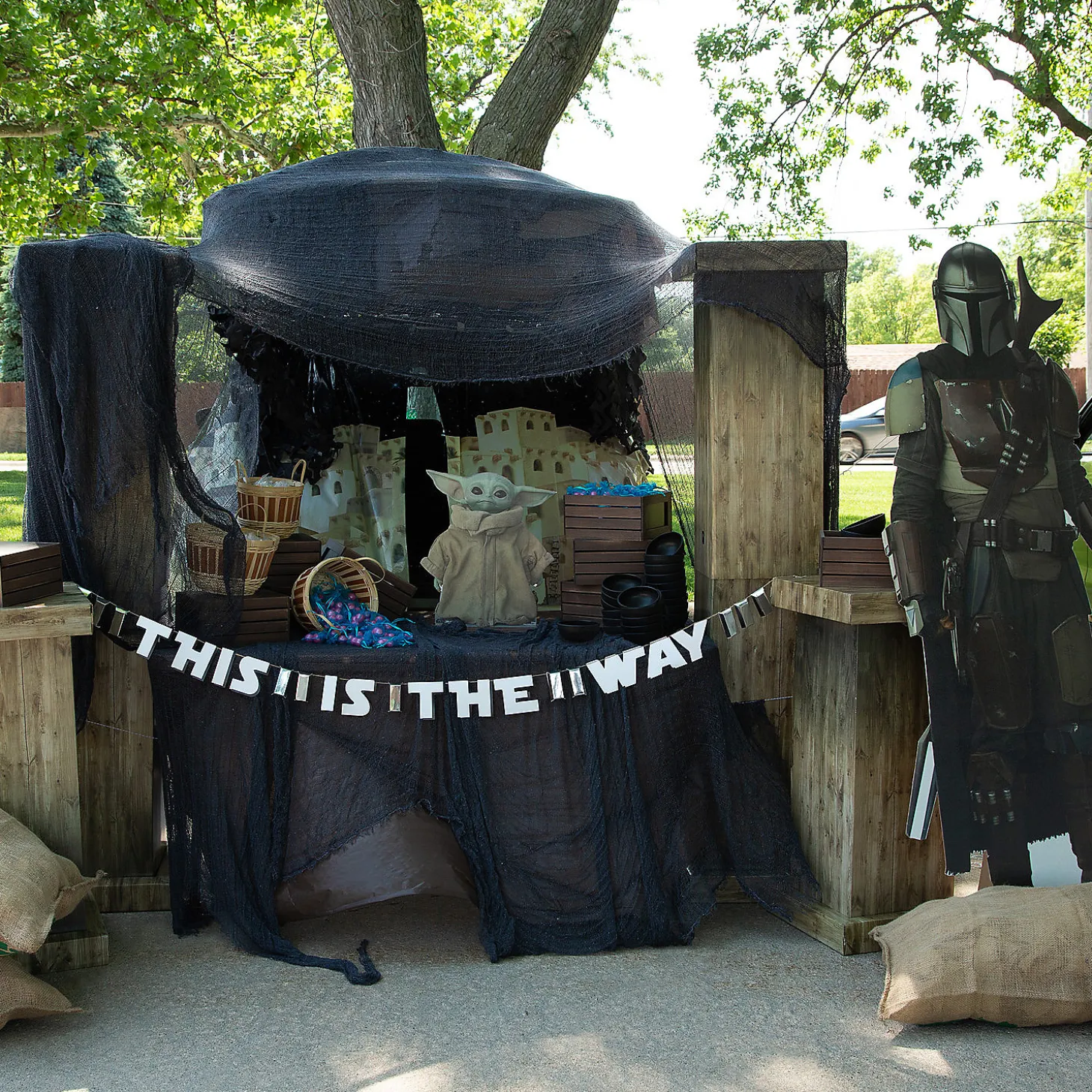 Star Wars™ The Mandalorian™ Trunk-Or-Treat Decorating Kit - 249 Pc.