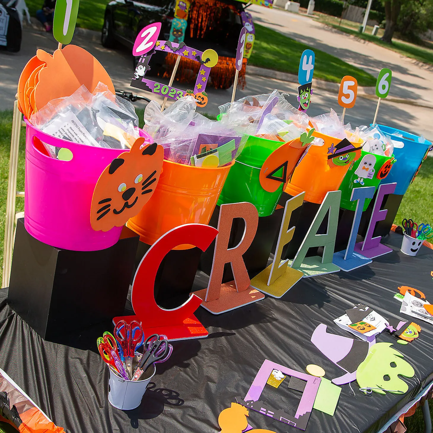 Trunk-Or-Treat Craft Station - 318 Pc.